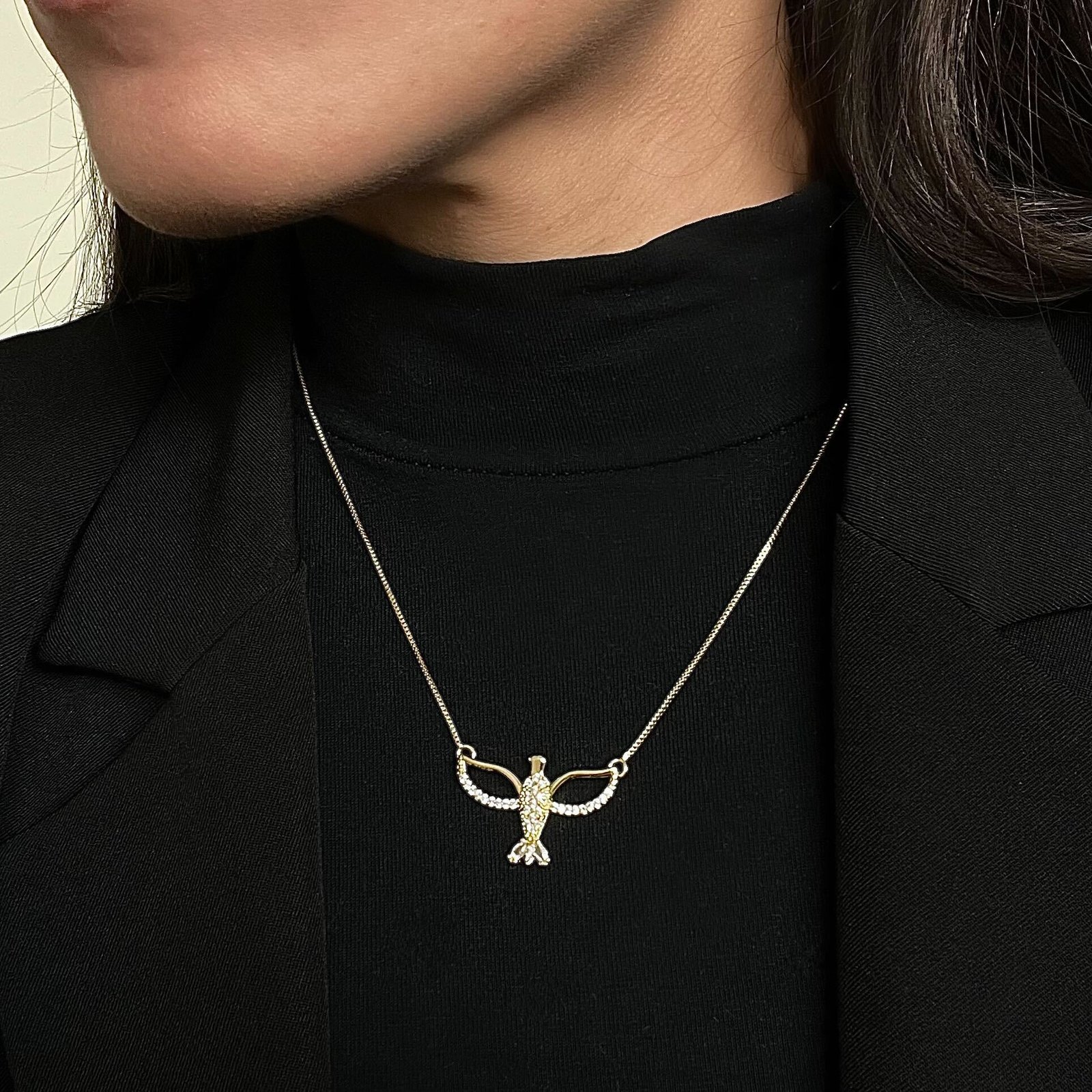 Colar Zirc Bird Cravejado Banhado a Ouro 18k