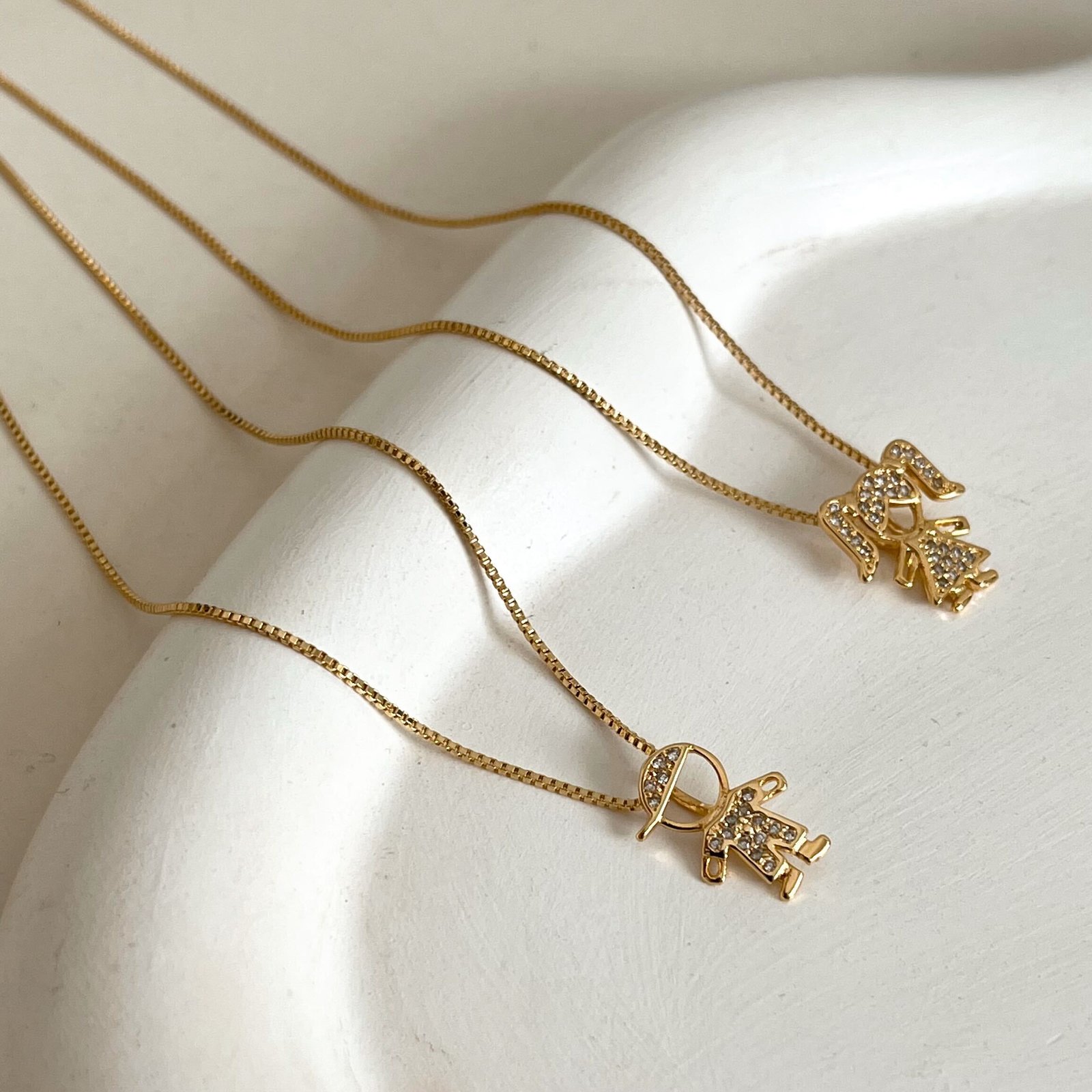 Menino Cravejado em Zirconia Banhado a Ouro 18k - Imagem 4