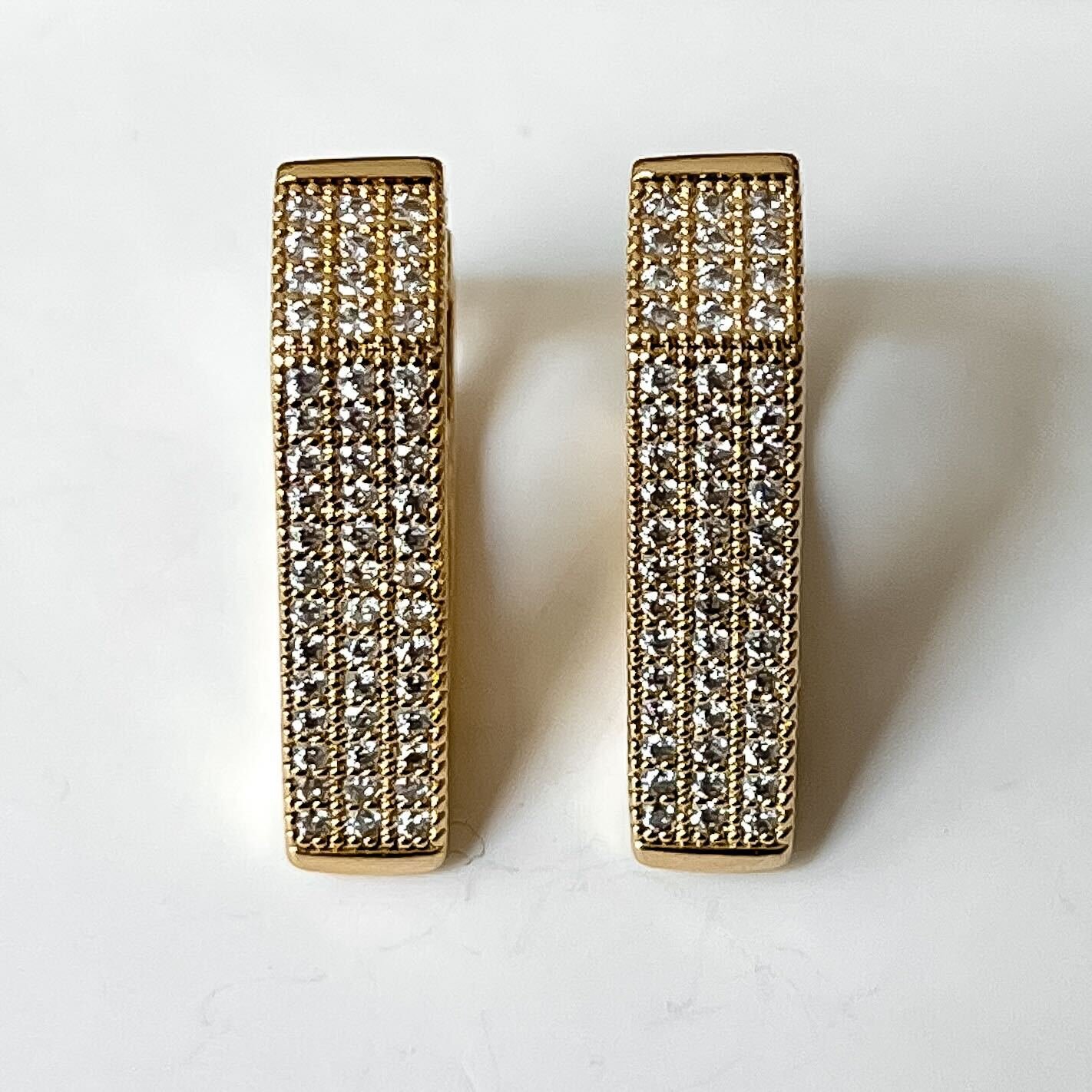 Brinco Edge com Zircônias Cravejadas - Imagem 3