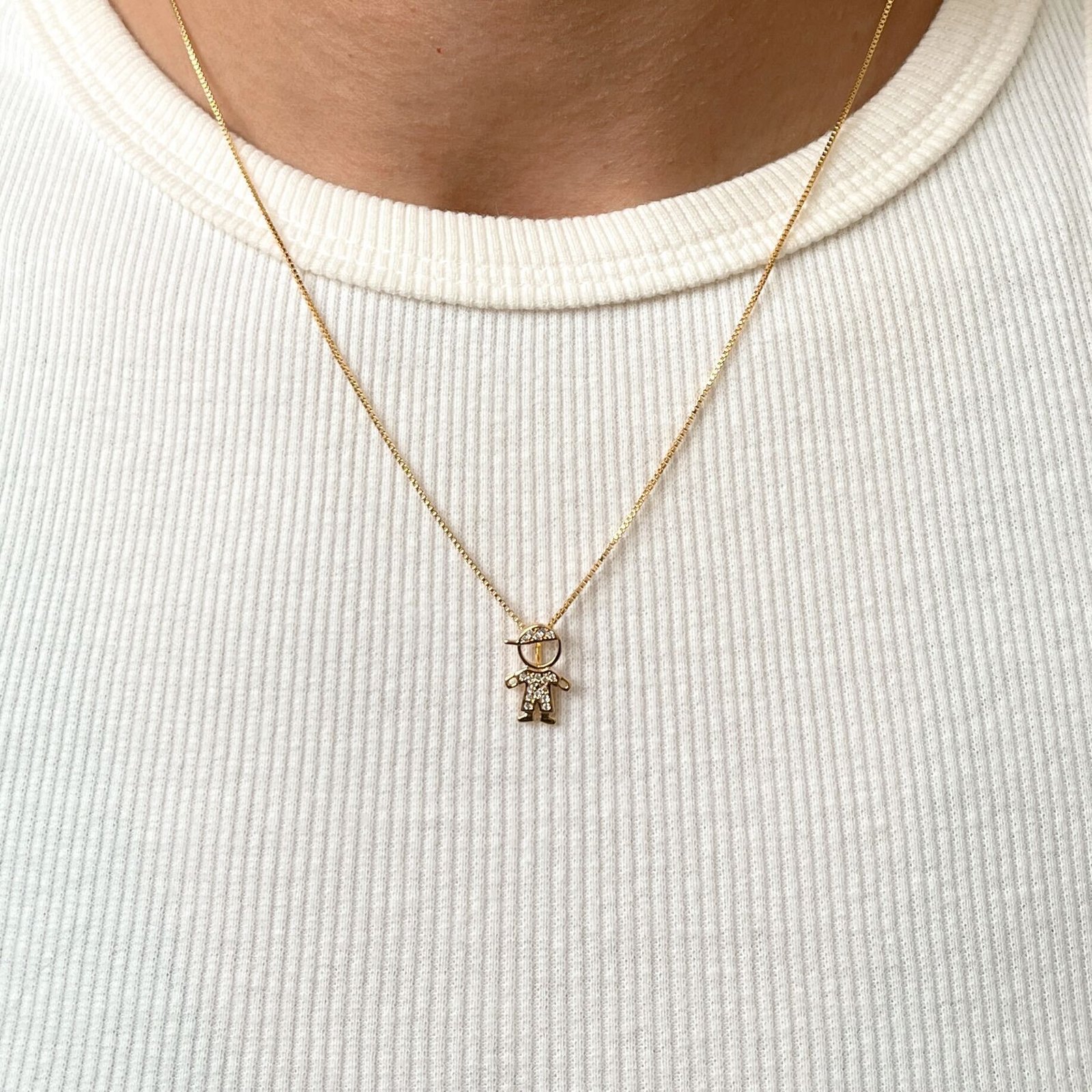 Menino Cravejado em Zirconia Banhado a Ouro 18k - Imagem 5