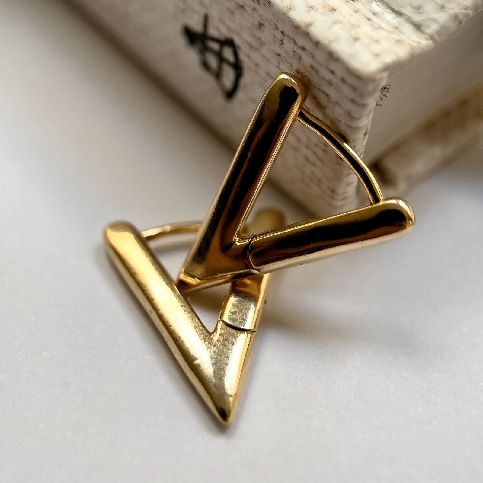 Brinco Triangular Vértice - Imagem 4