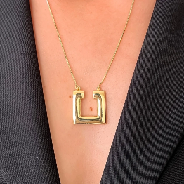 Colar Frame com pingente geométrico banhado a ouro 18K