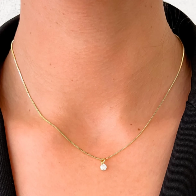 Colar Luminis com cristal e corrente fina banhado a ouro 18K